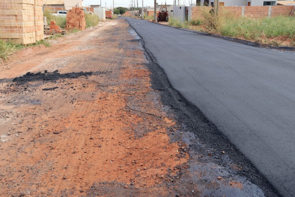 Residencial Portinari II é mais um bairro de Naviraí que a Prefeitura executa obra de recapeamento Residencial Portinari II é mais um bairro de Naviraí que a Prefeitura executa obra de recapeamento