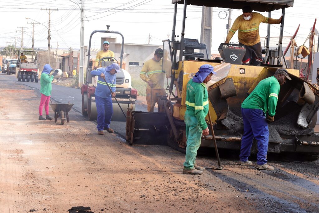 Residencial Portinari II é mais um bairro de Naviraí que a Prefeitura executa obra de recapeamento Residencial Portinari II é mais um bairro de Naviraí que a Prefeitura executa obra de recapeamento