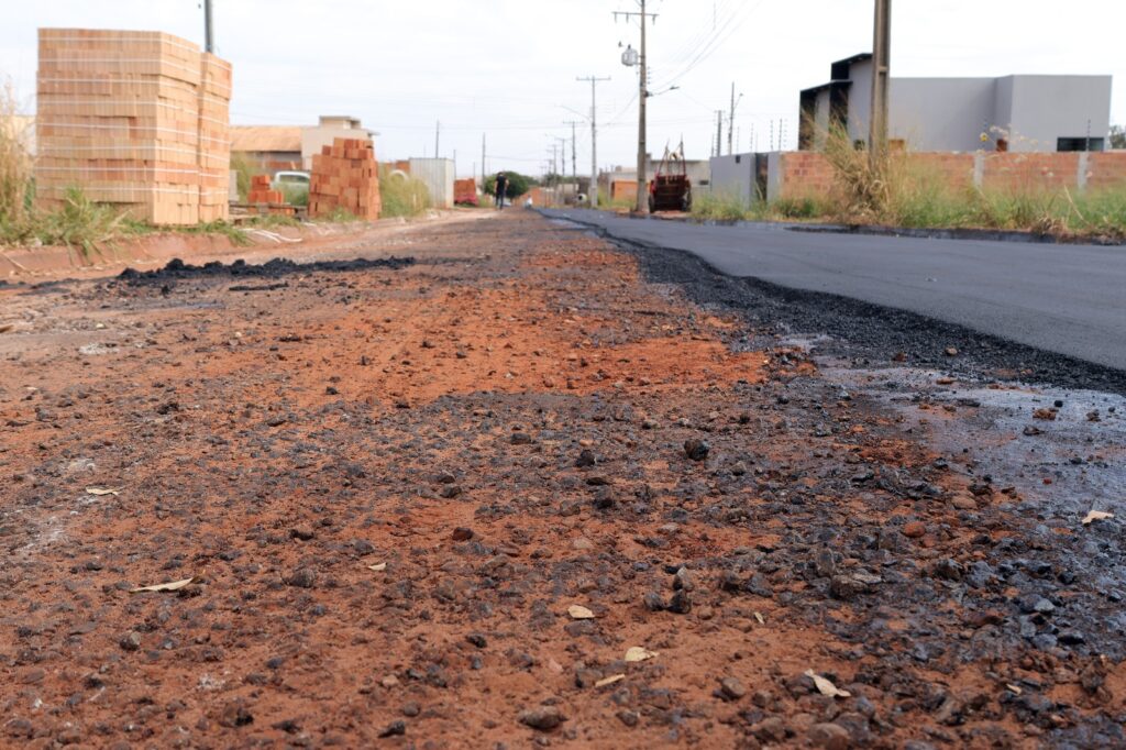 Residencial Portinari II é mais um bairro de Naviraí que a Prefeitura executa obra de recapeamento Residencial Portinari II é mais um bairro de Naviraí que a Prefeitura executa obra de recapeamento