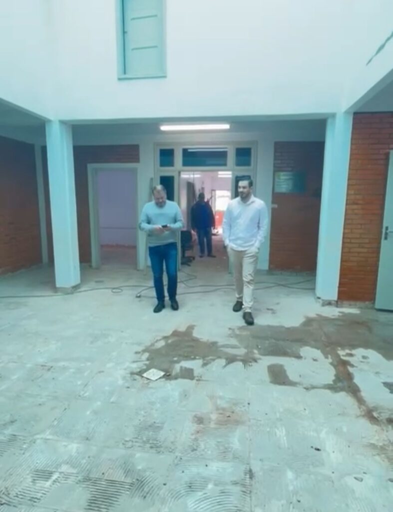 Prefeito Donizete visita obra de reforma e ampliação da USF Centro Prefeito Donizete visita obra de reforma e ampliação da USF Centro