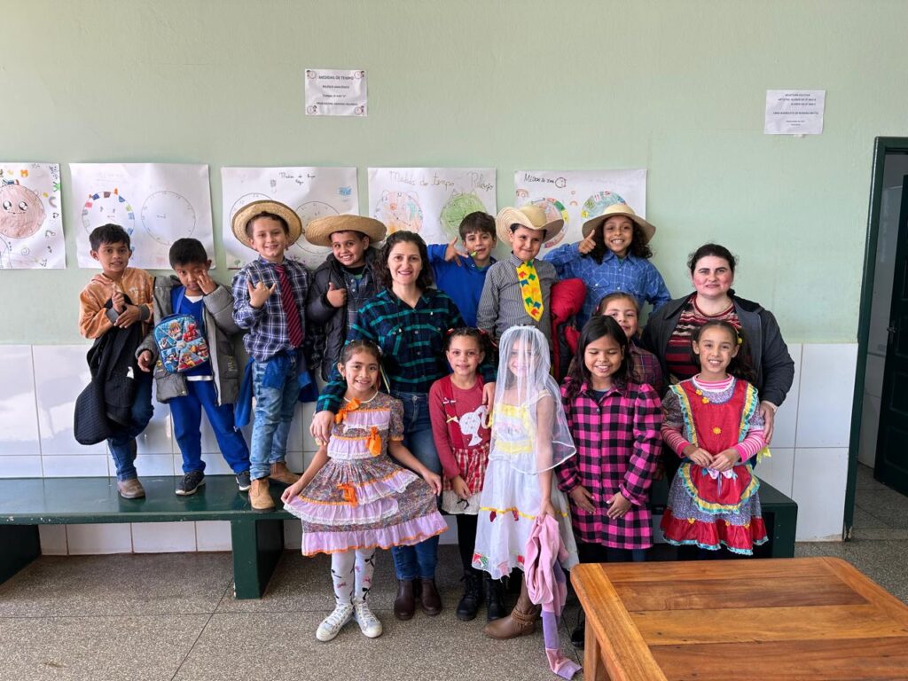 Prefeito Donizete prestigia festa junina da Escola Municipal Vereador Ivo Ilmo Wachsmann Prefeito Donizete prestigia festa junina da Escola Municipal Vereador Ivo Ilmo Wachsmann