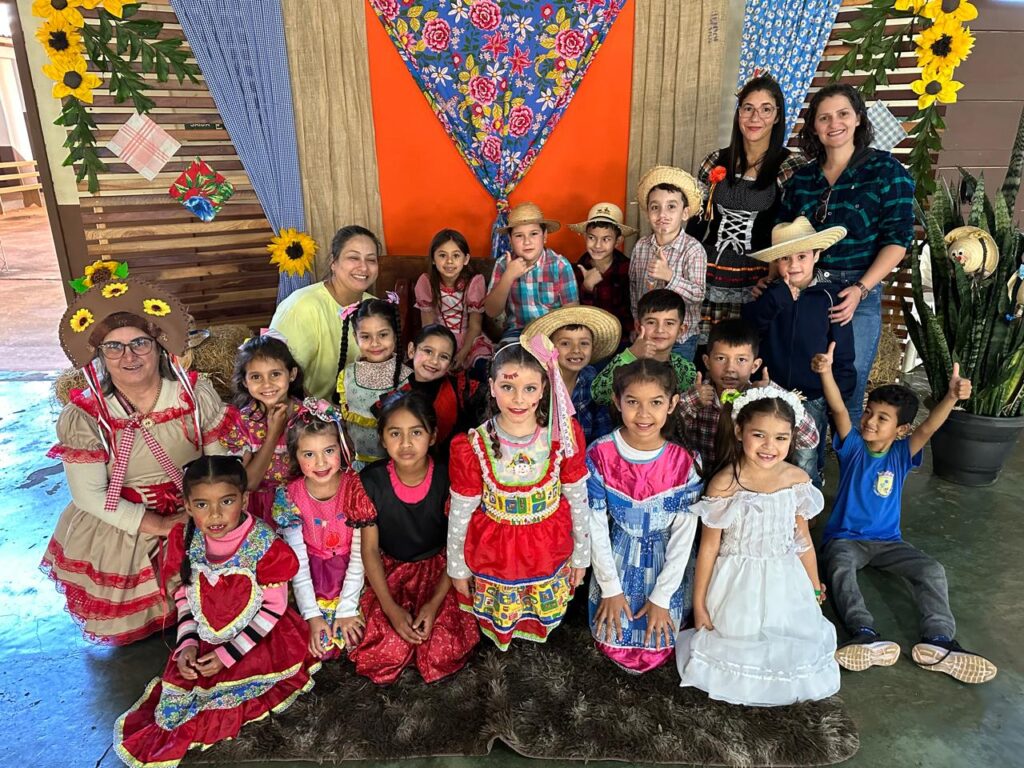 Prefeito Donizete prestigia festa junina da Escola Municipal Vereador Ivo Ilmo Wachsmann Prefeito Donizete prestigia festa junina da Escola Municipal Vereador Ivo Ilmo Wachsmann