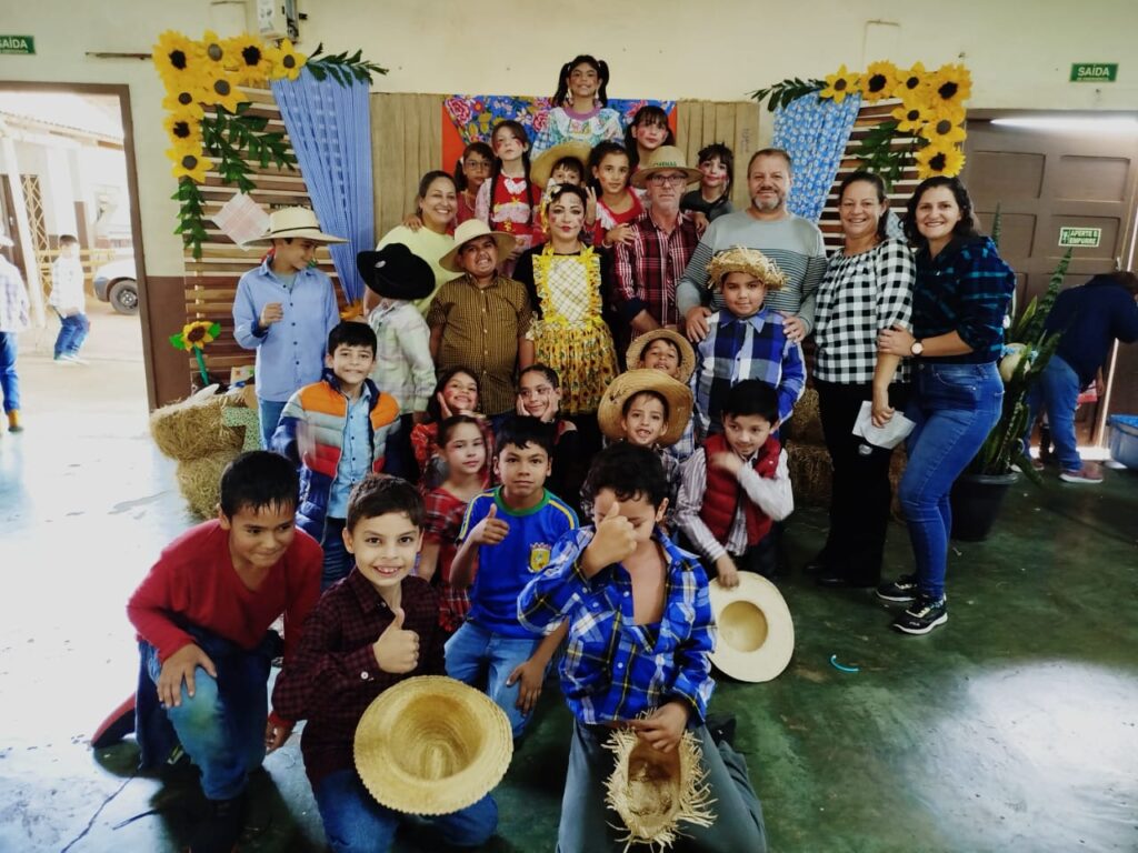 Prefeito Donizete prestigia festa junina da Escola Municipal Vereador Ivo Ilmo Wachsmann Prefeito Donizete prestigia festa junina da Escola Municipal Vereador Ivo Ilmo Wachsmann