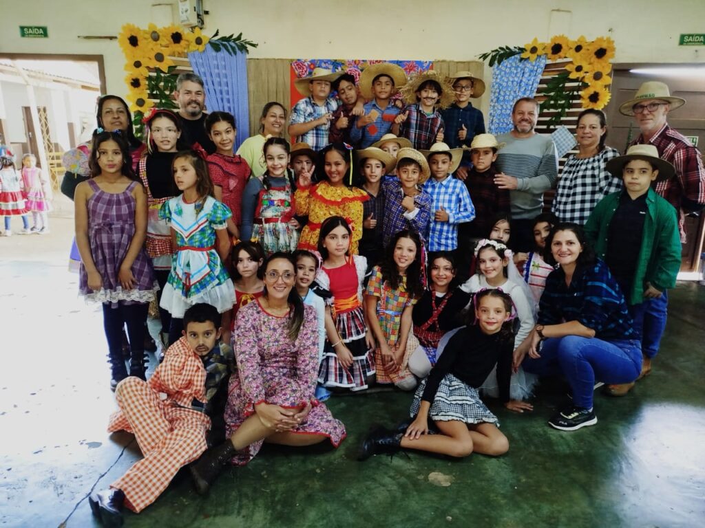 Prefeito Donizete prestigia festa junina da Escola Municipal Vereador Ivo Ilmo Wachsmann Prefeito Donizete prestigia festa junina da Escola Municipal Vereador Ivo Ilmo Wachsmann