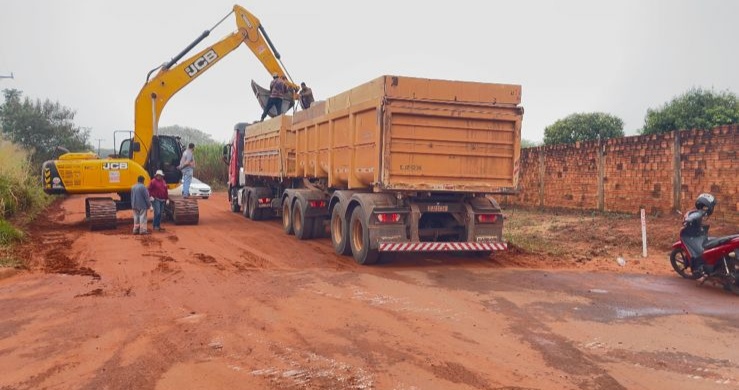 Prefeito Donizete Viaro e autoridades participam da implantação da placa de obra de infraestrutura urbana Prefeito Donizete Viaro e autoridades participam da implantação da placa de obra de infraestrutura urbana