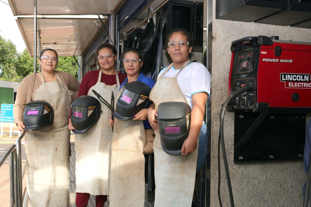 Prefeitura de Naviraí e instituições parceiras promoveram curso gratuito de solda Prefeitura de Naviraí e instituições parceiras promoveram curso gratuito de solda