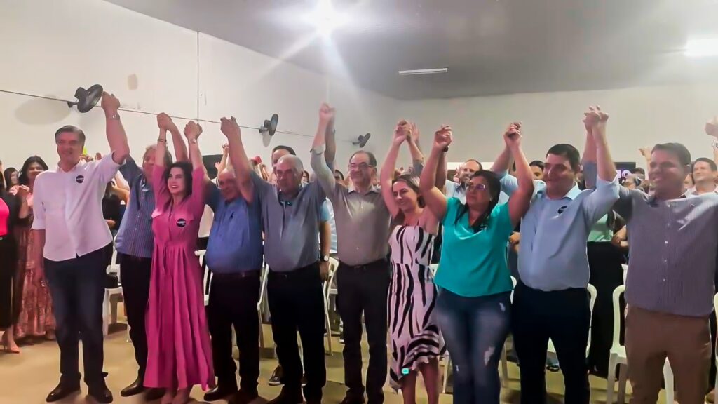 Gordo da Tigre e Pipoca fazem lançamento de pré-candidaturas a prefeito e vice em Caarapó Gordo da Tigre e Pipoca fazem lançamento de pré-candidaturas a prefeito e vice em Caarapó
