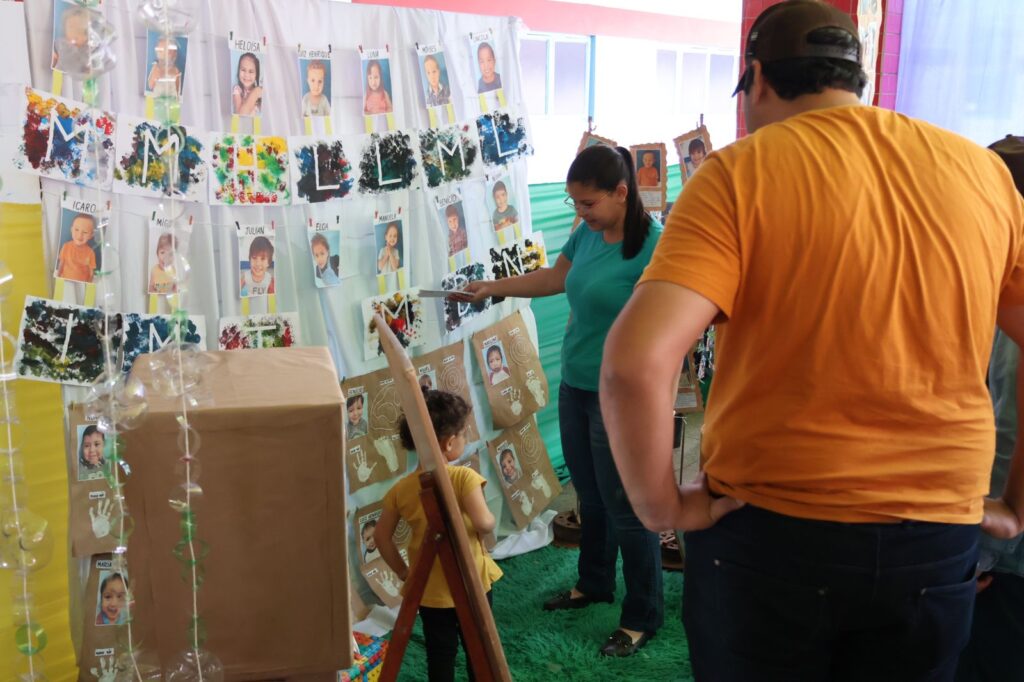 1ª Mostra Pedagógica foi realizada no CEI Cláudia do Nascimento em Tacuru 1ª Mostra Pedagógica foi realizada no CEI Cláudia do Nascimento em Tacuru