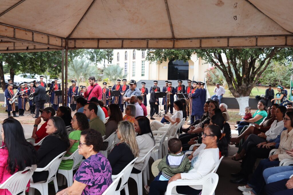 Vereadores de Paranhos inauguraram uma das maiores Câmaras Municipais do interior de Mato Grosso do Sul nesta sexta-feira (5) Vereadores de Paranhos inauguraram uma das maiores Câmaras Municipais do interior de Mato Grosso do Sul nesta sexta-feira (5)