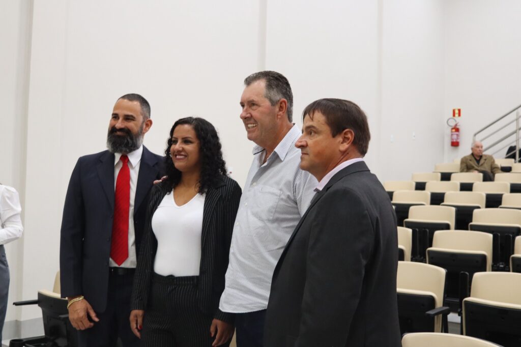Vereadores de Paranhos inauguraram uma das maiores Câmaras Municipais do interior de Mato Grosso do Sul nesta sexta-feira (5) Vereadores de Paranhos inauguraram uma das maiores Câmaras Municipais do interior de Mato Grosso do Sul nesta sexta-feira (5)