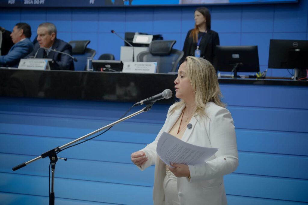 Lia Nogueira solicita terreno para a construção de escola no Jardim Bonanza em Dourados Lia Nogueira solicita terreno para a construção de escola no Jardim Bonanza em Dourados