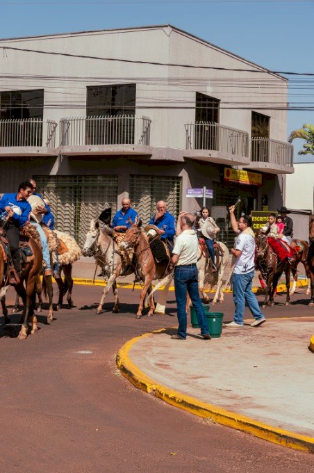 Cavalgada de Lançamento da 31ª Expoac foi um sucesso em Caarapó Cavalgada de Lançamento da 31ª Expoac foi um sucesso em Caarapó