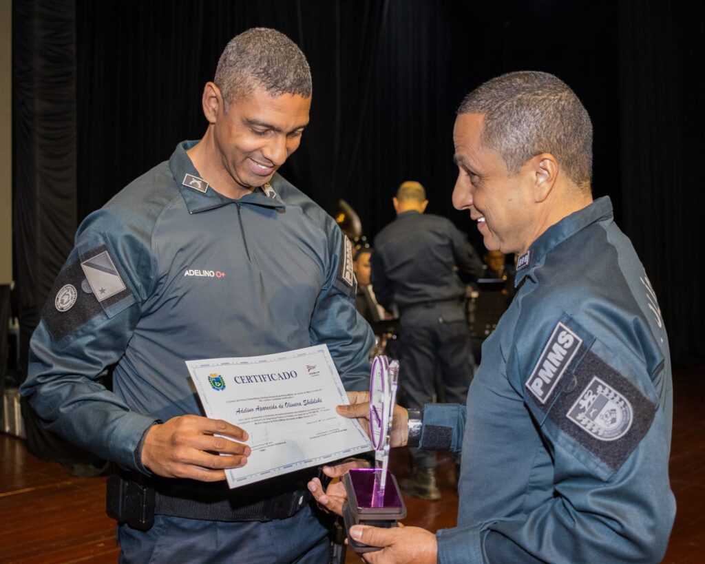 Polícia Militar de Amambai é homenageada e recebe nova viatura para o Promuse Polícia Militar de Amambai é homenageada e recebe nova viatura para o Promuse