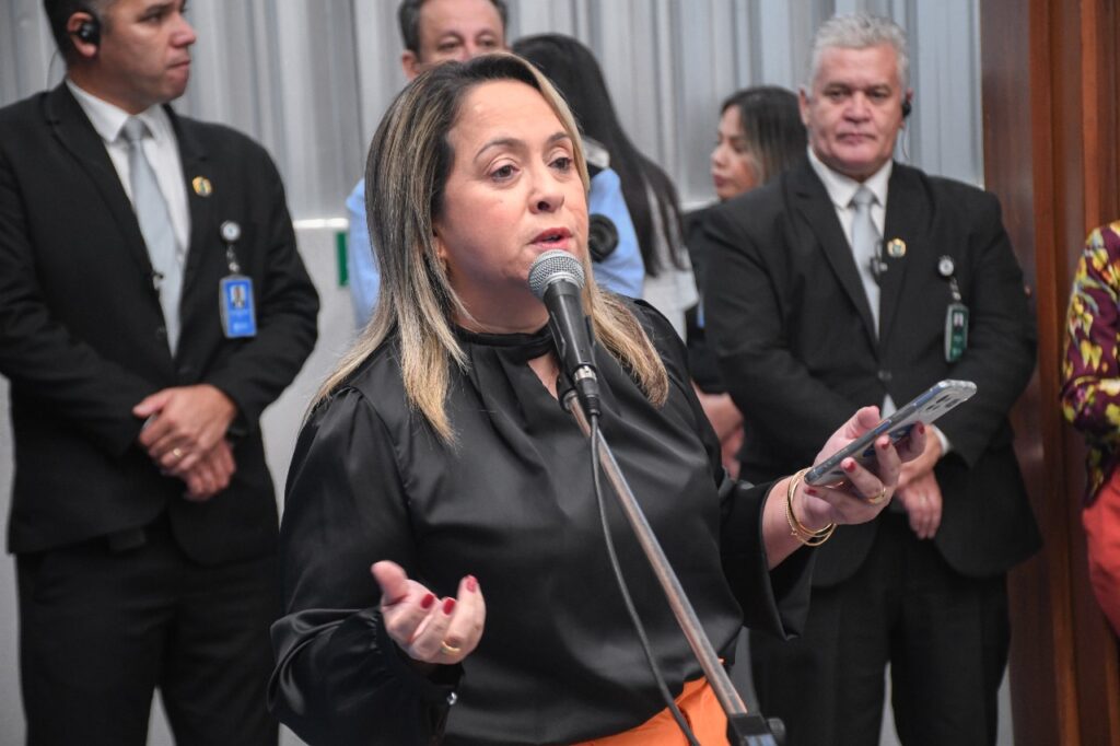 Lia Nogueira intervém por iluminação em rodovia e pavimentação em importantes trechos de Dourados Lia Nogueira intervém por iluminação em rodovia e pavimentação em importantes trechos de Dourados
