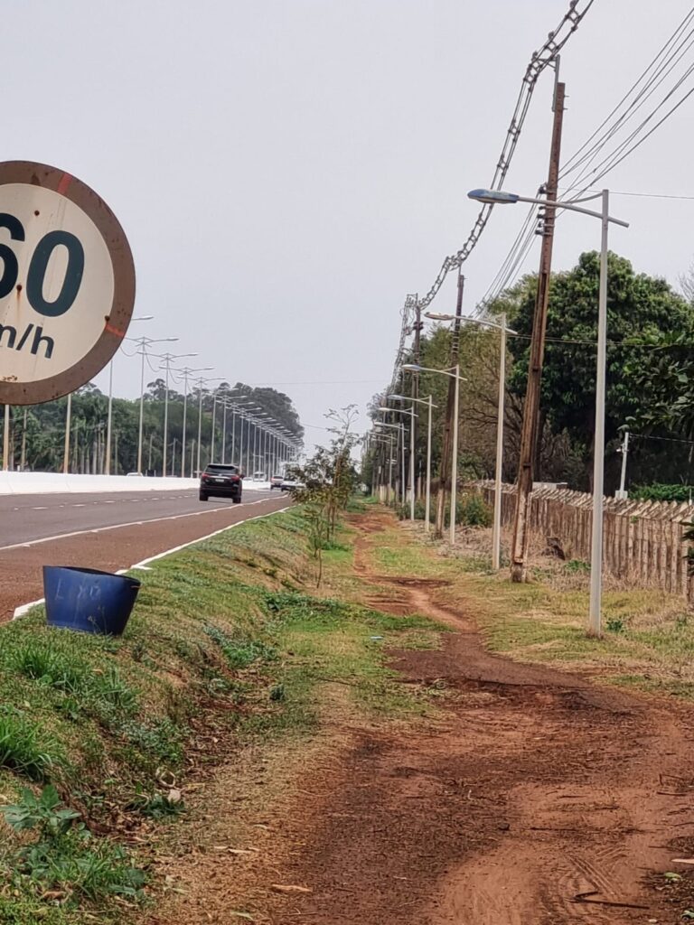 Lia Nogueira solicita manutenção urgente de ciclovia na Avenida Guaicurus, em Dourados Lia Nogueira solicita manutenção urgente de ciclovia na Avenida Guaicurus, em Dourados