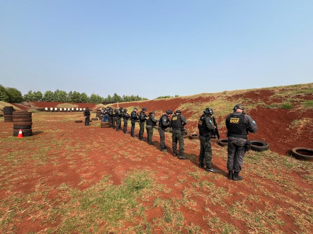 Policiais militares do DOF participam de treinamento técnico e operacional para combate de roubo a bancos Policiais militares do DOF participam de treinamento técnico e operacional para combate de roubo a bancos