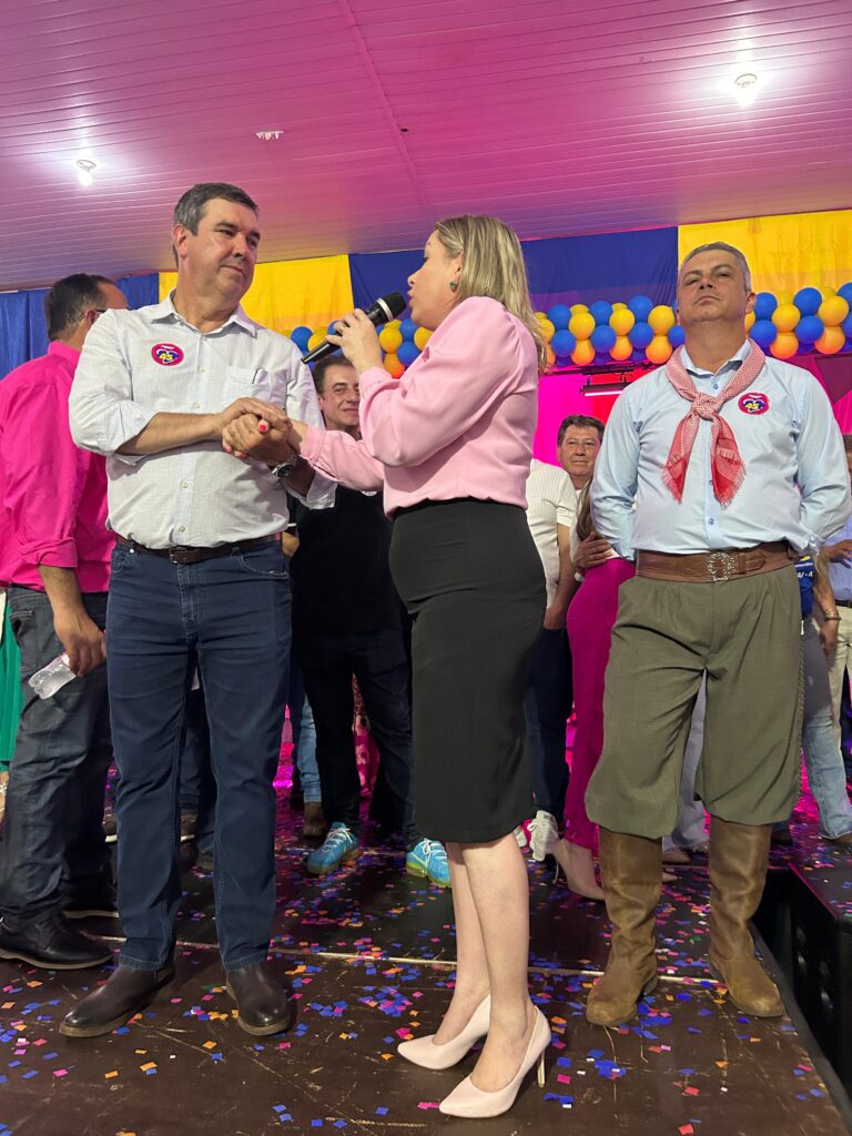 Em Amambai Eduardo Riedel declara apoio incondicional a Janete Córdoba e Zezinho do CTG para prefeita e vice Em Amambai Eduardo Riedel declara apoio incondicional a Janete Córdoba e Zezinho do CTG para prefeita e vice