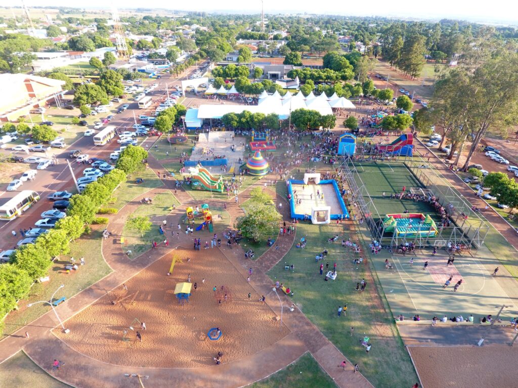 4ª edição da Praça da Alegria reúne aproximadamente 3 mil crianças na Praça João Francisco Lopes 4ª edição da Praça da Alegria reúne aproximadamente 3 mil crianças na Praça João Francisco Lopes