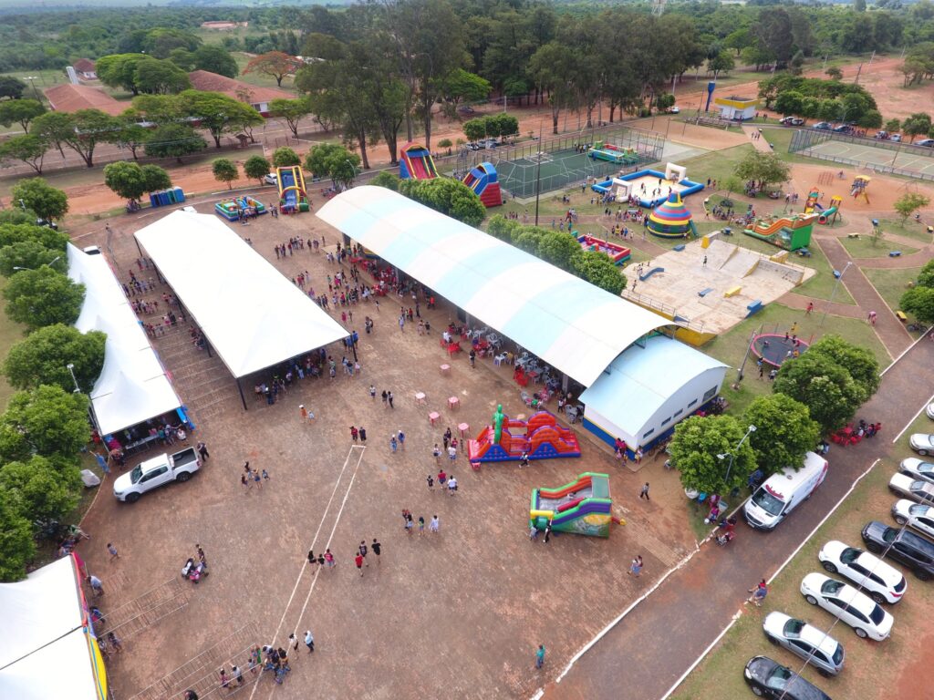 4ª edição da Praça da Alegria reúne aproximadamente 3 mil crianças na Praça João Francisco Lopes 4ª edição da Praça da Alegria reúne aproximadamente 3 mil crianças na Praça João Francisco Lopes
