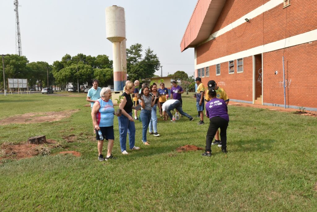Melhor Idade de Iguatemi participa de plantio de mudas de árvores em comemoração ao Dia Internacional do Idoso Melhor Idade de Iguatemi participa de plantio de mudas de árvores em comemoração ao Dia Internacional do Idoso