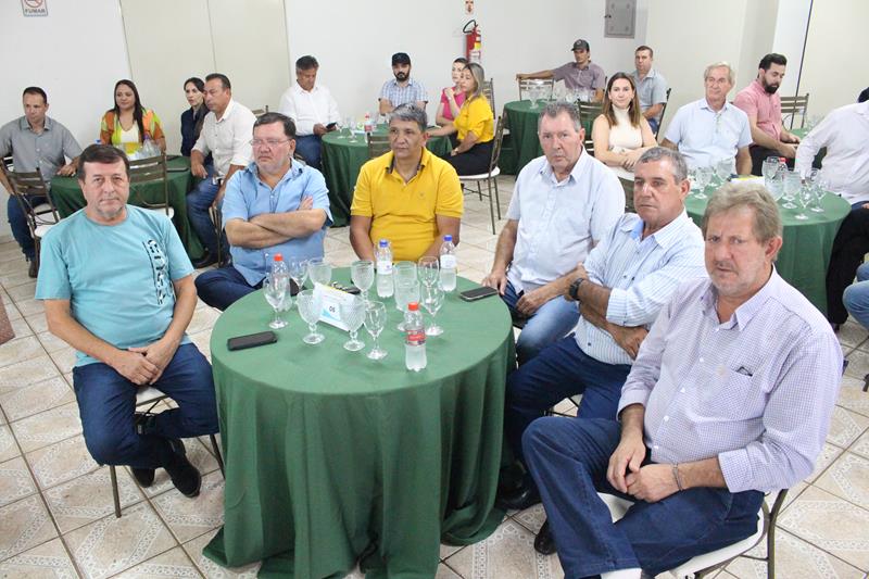 A convite de Sérgio Barbosa, prefeitos e vice-prefeitos eleitos e reeleitos de 17 municípios participam de roda de conversa em Amambai