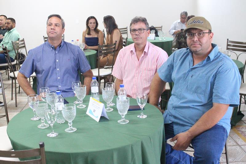 A convite de Sérgio Barbosa, prefeitos e vice-prefeitos eleitos e reeleitos de 17 municípios participam de roda de conversa em Amambai