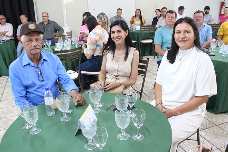A convite de Sérgio Barbosa, prefeitos e vice-prefeitos eleitos e reeleitos de 17 municípios participam de roda de conversa em Amambai