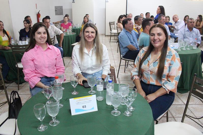 A convite de Sérgio Barbosa, prefeitos e vice-prefeitos eleitos e reeleitos de 17 municípios participam de roda de conversa em Amambai