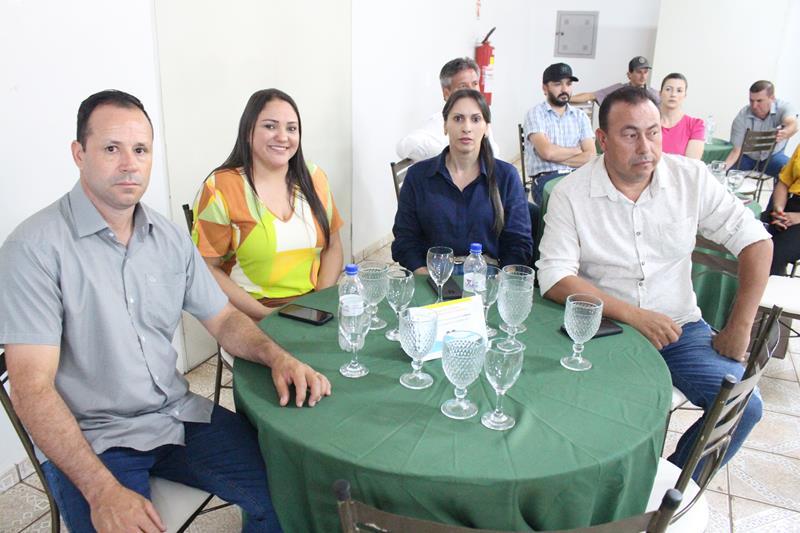 A convite de Sérgio Barbosa, prefeitos e vice-prefeitos eleitos e reeleitos de 17 municípios participam de roda de conversa em Amambai
