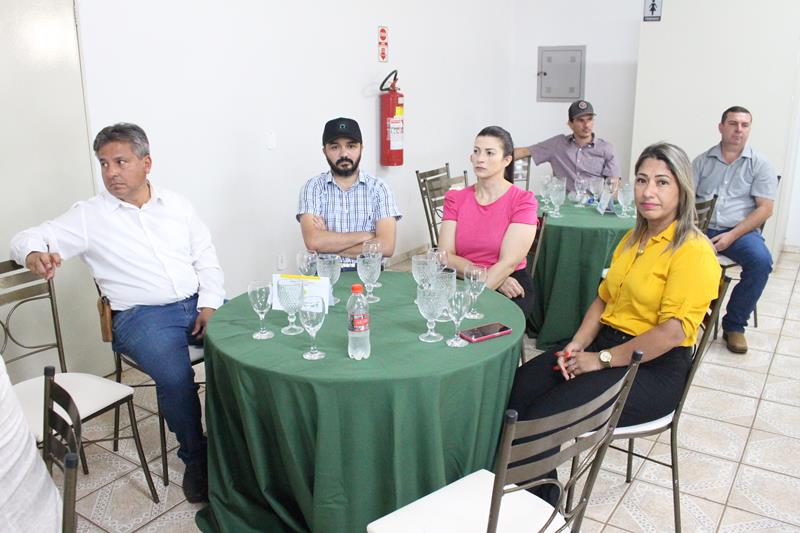 A convite de Sérgio Barbosa, prefeitos e vice-prefeitos eleitos e reeleitos de 17 municípios participam de roda de conversa em Amambai