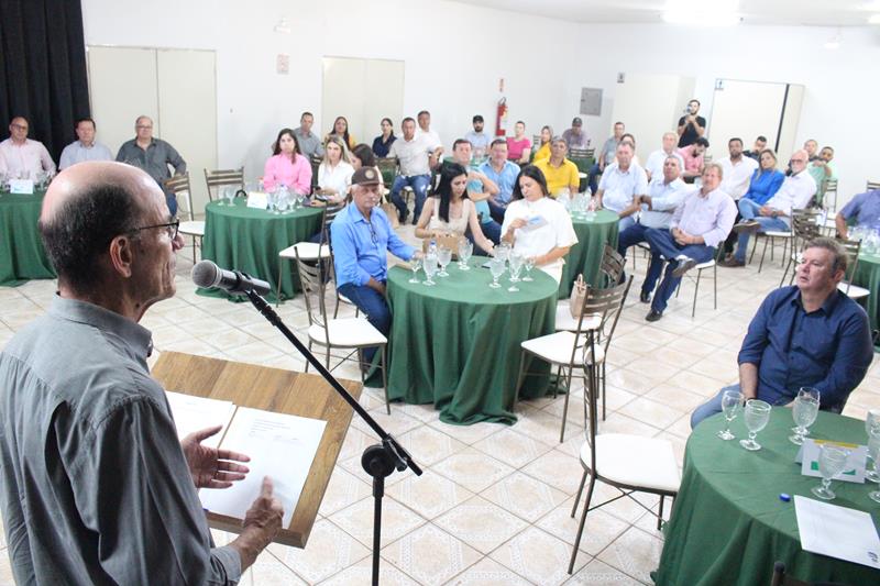 A convite de Sérgio Barbosa, prefeitos e vice-prefeitos eleitos e reeleitos de 17 municípios participam de roda de conversa em Amambai