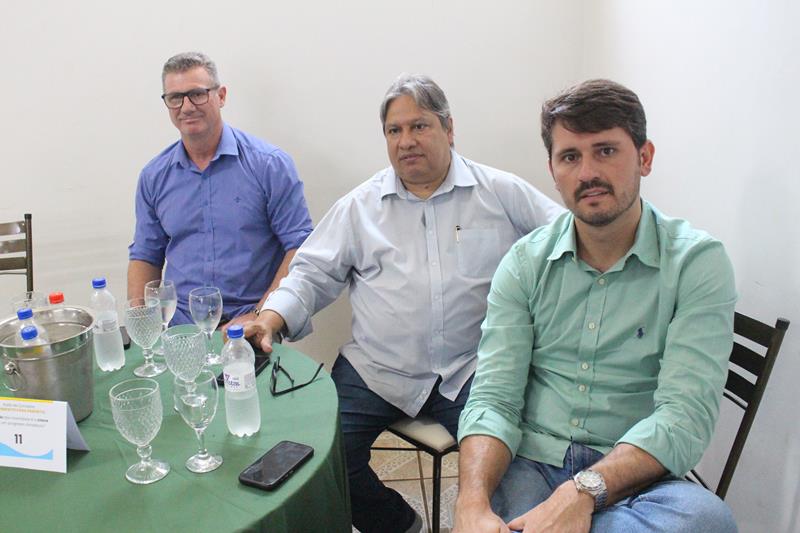 A convite de Sérgio Barbosa, prefeitos e vice-prefeitos eleitos e reeleitos de 17 municípios participam de roda de conversa em Amambai