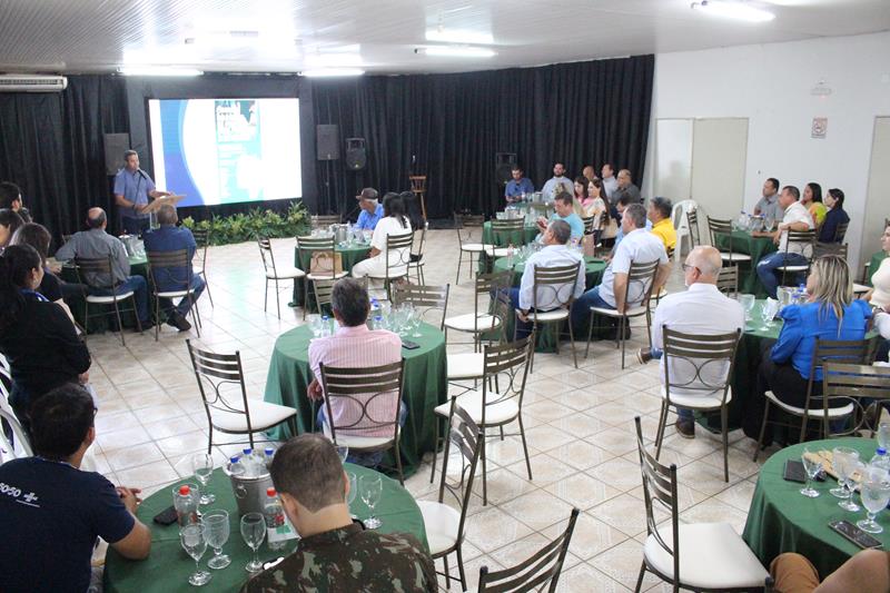 A convite de Sérgio Barbosa, prefeitos e vice-prefeitos eleitos e reeleitos de 17 municípios participam de roda de conversa em Amambai