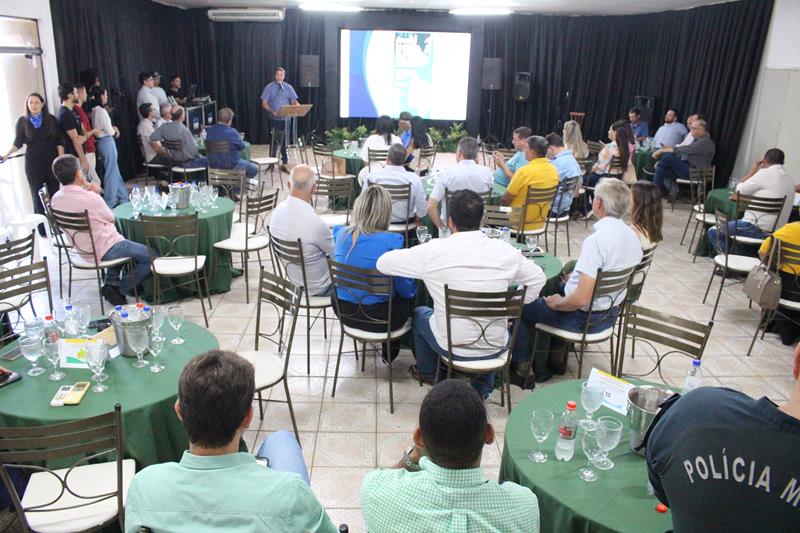 A convite de Sérgio Barbosa, prefeitos e vice-prefeitos eleitos e reeleitos de 17 municípios participam de roda de conversa em Amambai