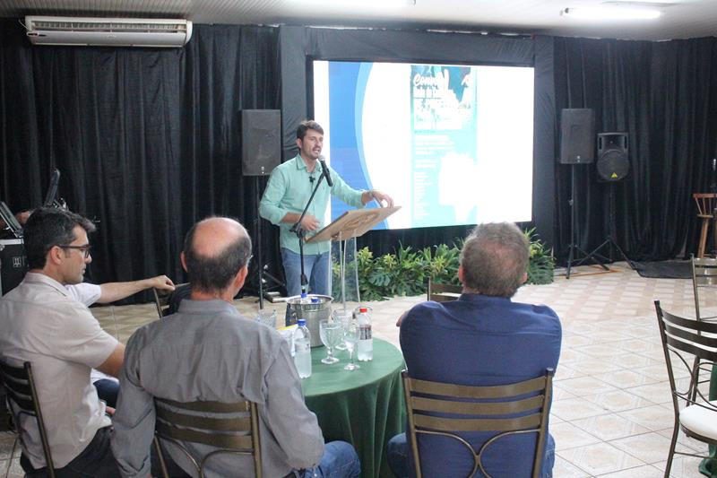 A convite de Sérgio Barbosa, prefeitos e vice-prefeitos eleitos e reeleitos de 17 municípios participam de roda de conversa em Amambai