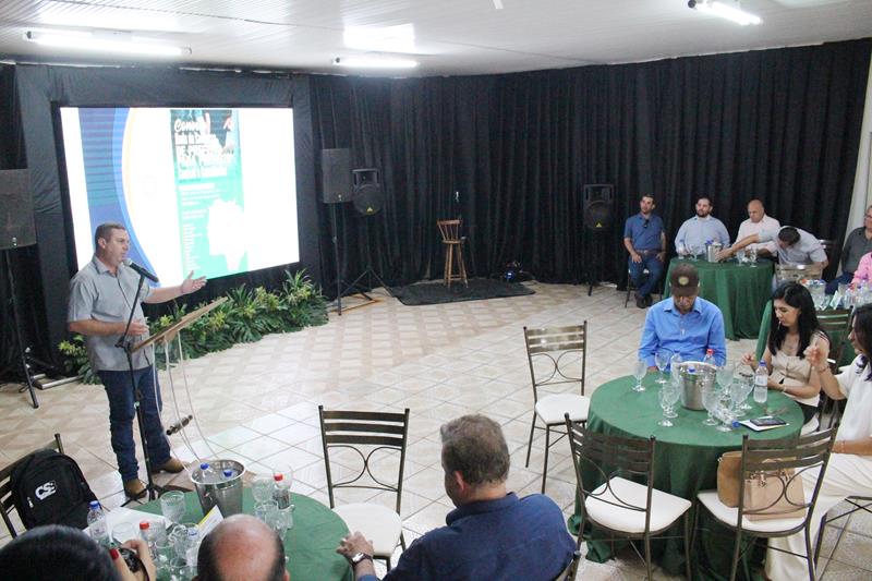 A convite de Sérgio Barbosa, prefeitos e vice-prefeitos eleitos e reeleitos de 17 municípios participam de roda de conversa em Amambai