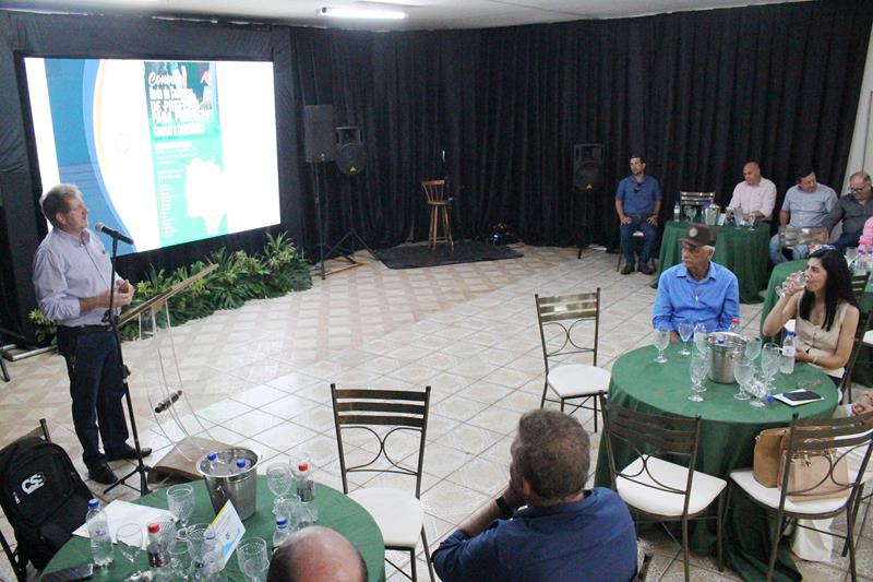 A convite de Sérgio Barbosa, prefeitos e vice-prefeitos eleitos e reeleitos de 17 municípios participam de roda de conversa em Amambai