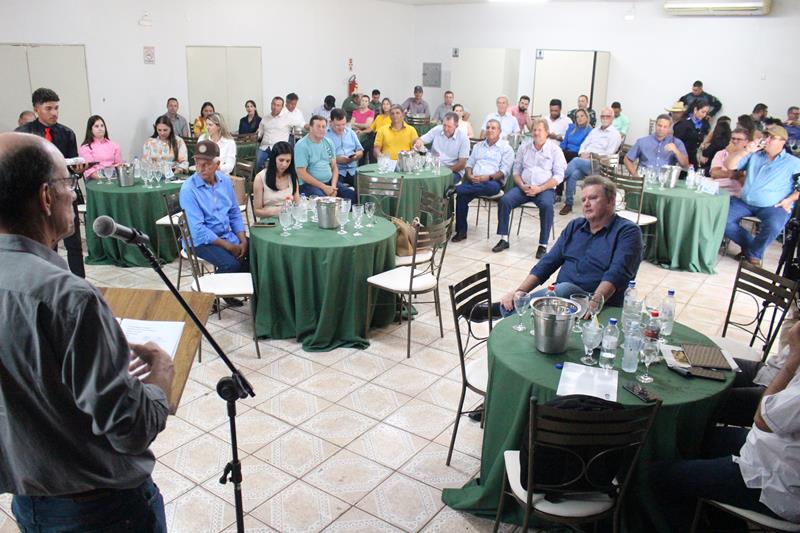 A convite de Sérgio Barbosa, prefeitos e vice-prefeitos eleitos e reeleitos de 17 municípios participam de roda de conversa em Amambai
