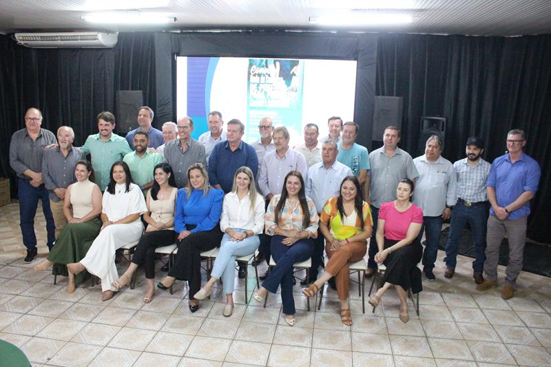 A convite de Sérgio Barbosa, prefeitos e vice-prefeitos eleitos e reeleitos de 17 municípios participam de roda de conversa em Amambai