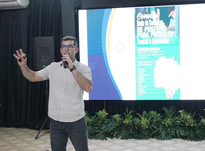 A convite de Sérgio Barbosa, prefeitos e vice-prefeitos eleitos e reeleitos de 17 municípios participam de roda de conversa em Amambai