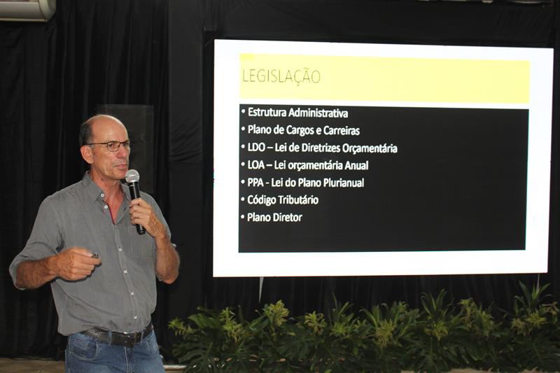 A convite de Sérgio Barbosa, prefeitos e vice-prefeitos eleitos e reeleitos de 17 municípios participam de roda de conversa em Amambai
