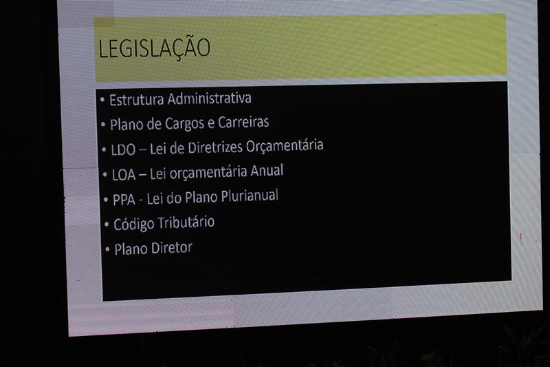 A convite de Sérgio Barbosa, prefeitos e vice-prefeitos eleitos e reeleitos de 17 municípios participam de roda de conversa em Amambai