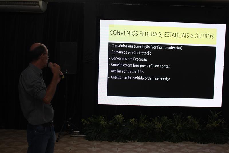 A convite de Sérgio Barbosa, prefeitos e vice-prefeitos eleitos e reeleitos de 17 municípios participam de roda de conversa em Amambai