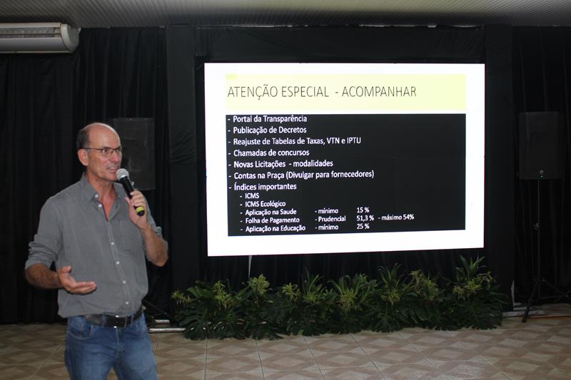A convite de Sérgio Barbosa, prefeitos e vice-prefeitos eleitos e reeleitos de 17 municípios participam de roda de conversa em Amambai