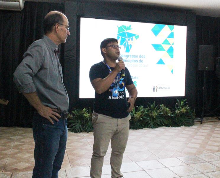 A convite de Sérgio Barbosa, prefeitos e vice-prefeitos eleitos e reeleitos de 17 municípios participam de roda de conversa em Amambai