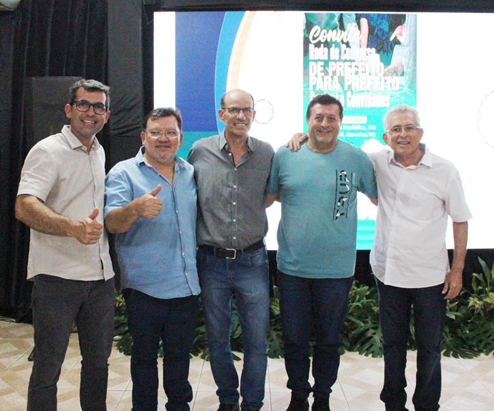 A convite de Sérgio Barbosa, prefeitos e vice-prefeitos eleitos e reeleitos de 17 municípios participam de roda de conversa em Amambai