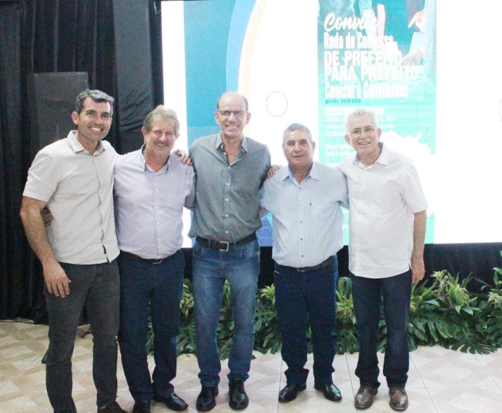 A convite de Sérgio Barbosa, prefeitos e vice-prefeitos eleitos e reeleitos de 17 municípios participam de roda de conversa em Amambai