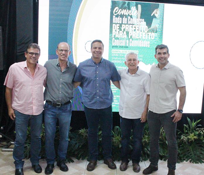 A convite de Sérgio Barbosa, prefeitos e vice-prefeitos eleitos e reeleitos de 17 municípios participam de roda de conversa em Amambai