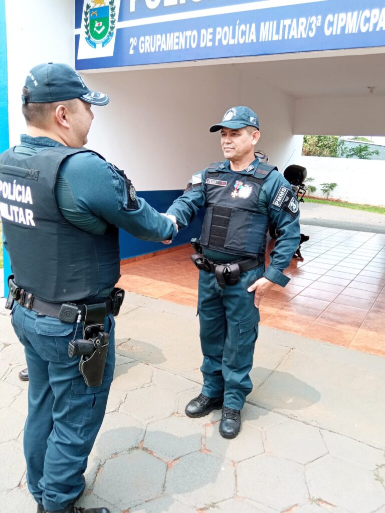 Policiais militares de Paranhos recebem medalhas pelos 30 anos de serviços prestados Policiais militares de Paranhos recebem medalhas pelos 30 anos de serviços prestados