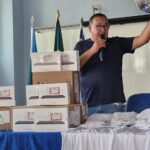 Prefeito Dr. Bandeira comemora entrega de tablets e camisetas para Agentes Comunitários de Saúde e de Endemias